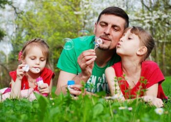 El rol del padre es fundamental dentro de una familia: especialista