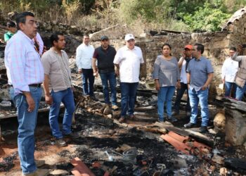 Céspedes reitera respaldo a quienes combaten incendio en Zacatlán