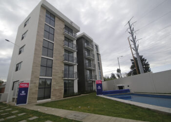 Eduardo Rivera inaugura viviendas en Bosques de San Sebastián
