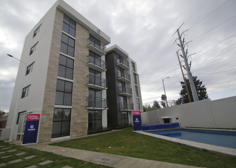 Eduardo Rivera inaugura viviendas en Bosques de San Sebastián