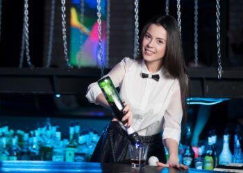 Las mujeres conquistan el mundo de la coctelería