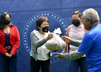 Lilia Cedillo entrega lo recaudado en el Croquetón 2023