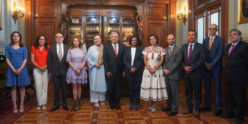 Consejeras y consejeros del INE se reúnen con AMLO