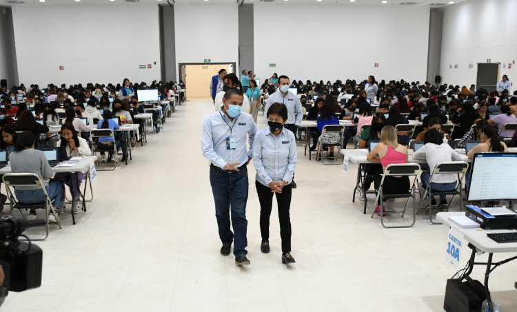 Lilia Cedillo supervisa aplicación del examen de admisión 2023