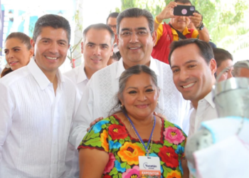 Céspedes y Mauricio Vila inauguran la muestra Yucatán Expone en el Jardín del Carmen