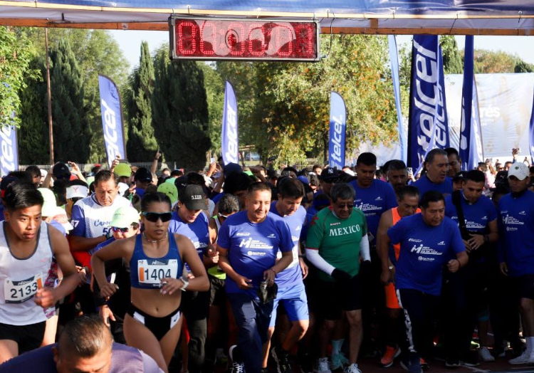 Más de 4 mil corredores participaron en Medio Maratón del del Día del Papá