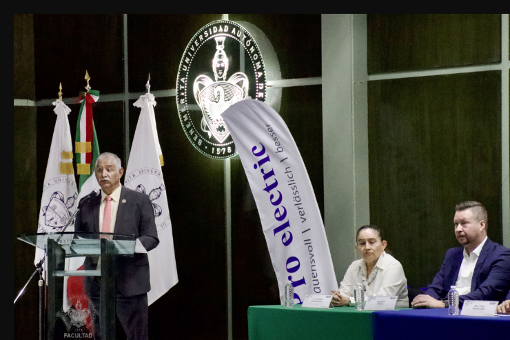 En Facultad de Ingeniería inicia conferencia “Tu éxito laboral comienza…”