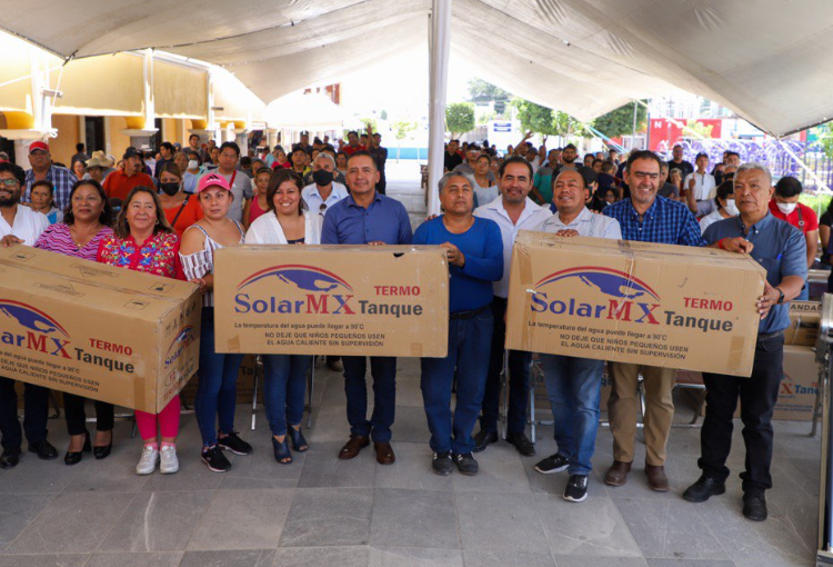 Tlatehui entrega calentadores solares a 150 familias sanandreseñas