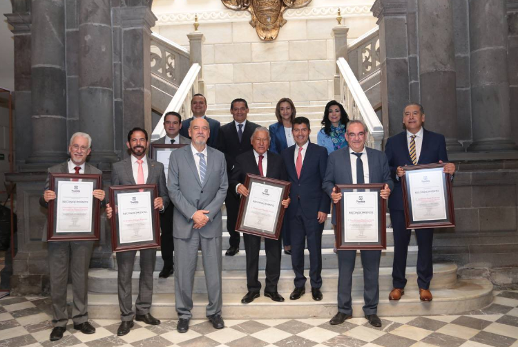 Ayuntamiento y periódico Síntesis entregan galardones a actores sociales