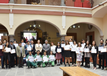 Reconocen a ganadores del Concurso La Bobina de Tesla