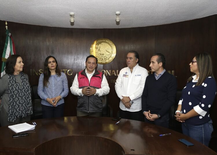 Panistas presentan denuncias contra presidenciables de Morena