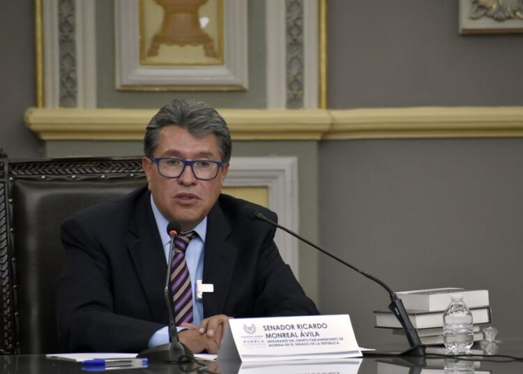 Monreal, dispuesto a separarse de su cargo