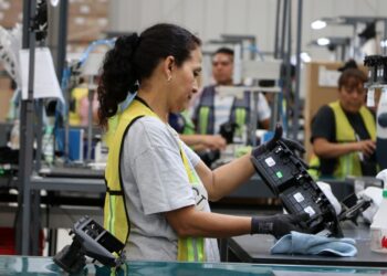Sector manufacturero repunta su actividad en 13.7%