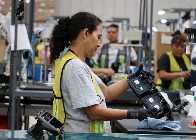 Sector manufacturero repunta su actividad en 13.7%