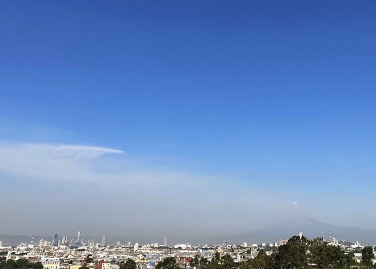 Popocatépetl continúa con baja actividad