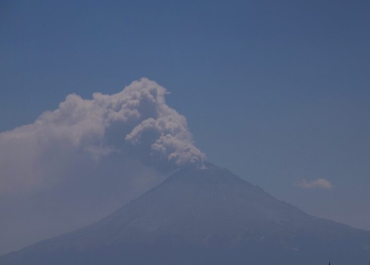 Segob mantiene vigilancia del volcán Popocatépetl