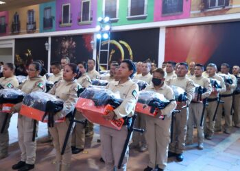 Entregan uniformes a elementos de Guardia Ciudadana