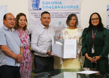 Gobierno de Puebla brinda certeza jurídica a familias