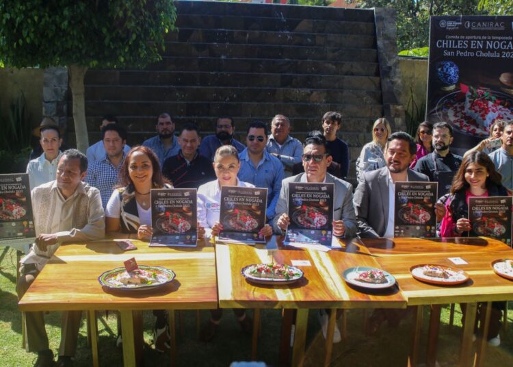 Paola Angon y Canirac presentan temporada de chiles en nogada