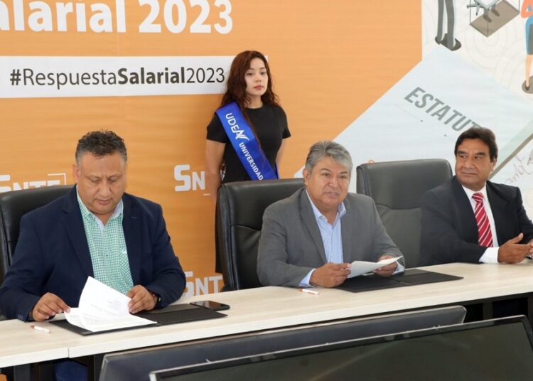 Sección 51 del SNTE firma convenio con Universidad de los Ángeles