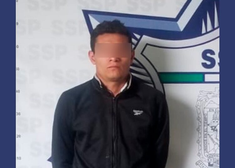 Detienen a hombre en posesión de narcóticos