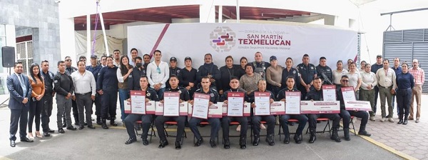 Entregan reconocimientos e incentivos a policías de Texmelucan
