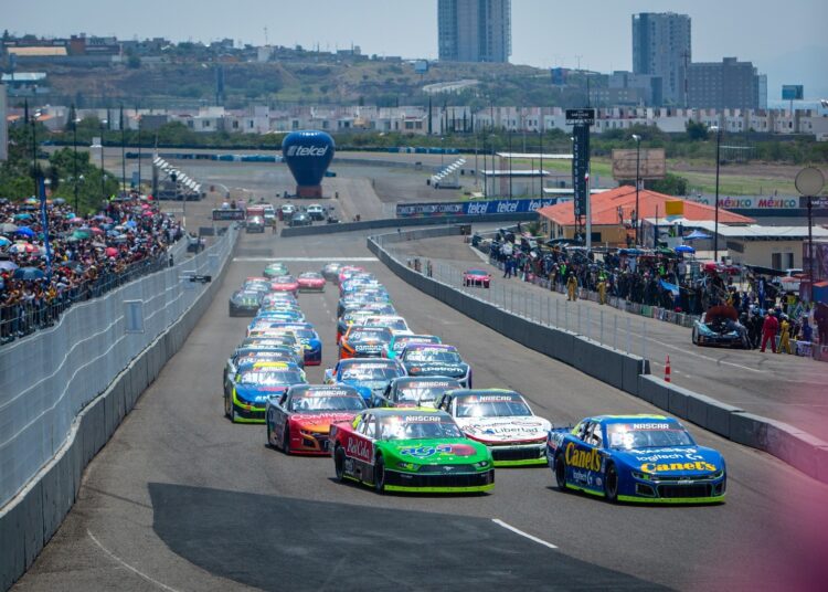 Pilotos NASCAR pelean por un boleto a playoff