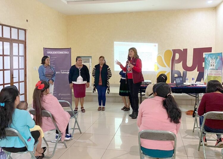 Capacitan a mujeres de Hueyapan en violencia de género