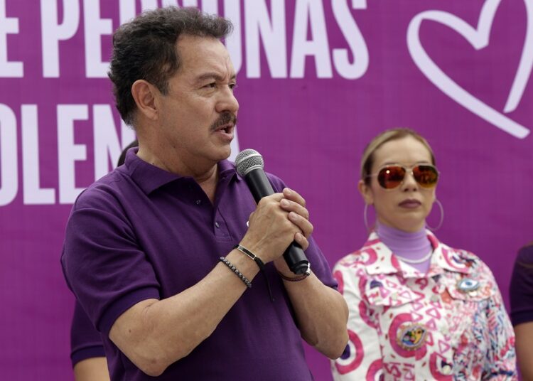 Son legítimas aspiraciones de Julieta Vences, pero que las manifieste: Nacho Mier
