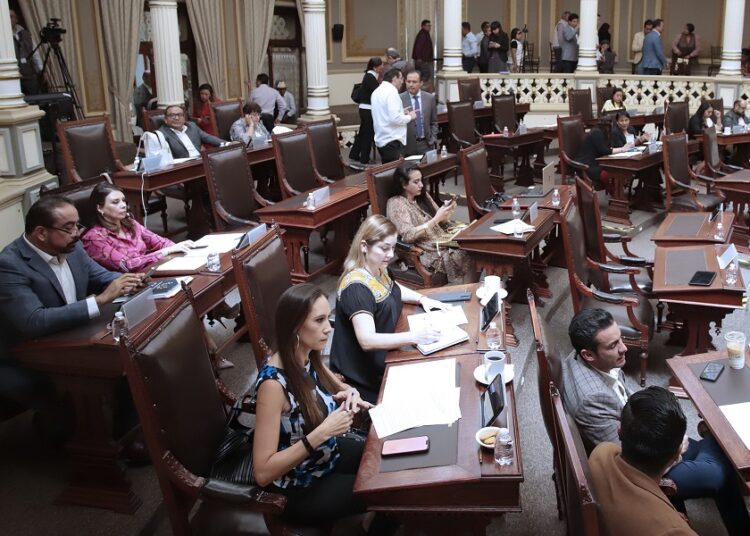 Céspedes felicita a diputados por alta productividad