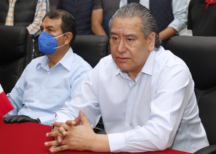 Piden a Leobardo Soto que defina si seguirá en el PRI
