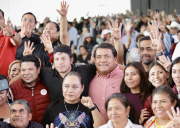 Huerta toma protesta a más de 3 mil poblanos que conformarán comités ciudadanos por la 4T