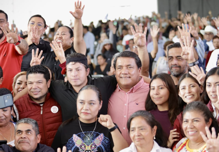 Huerta toma protesta a más de 3 mil poblanos que conformarán comités ciudadanos por la 4T