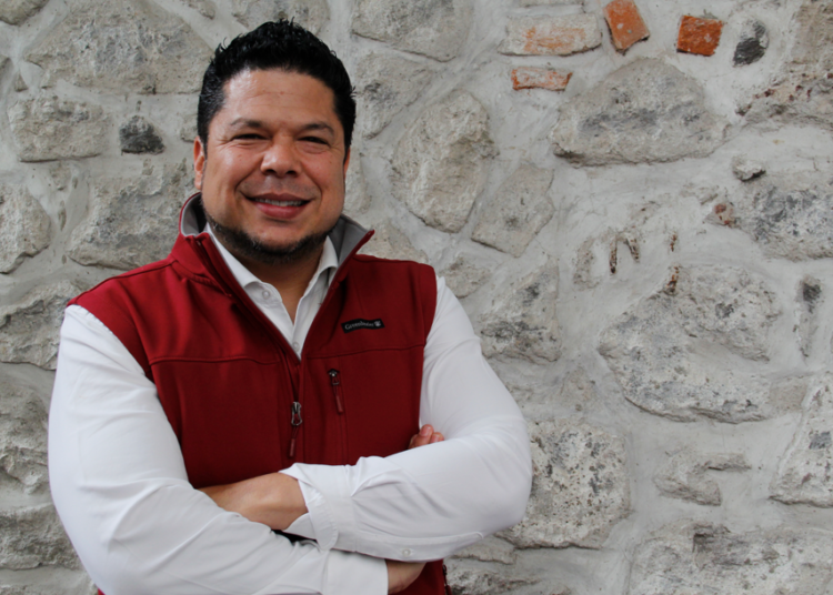 Biestro va por candidatura a la alcaldía