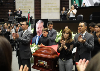 Se fue una voz autorizada