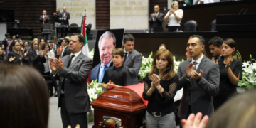 Se fue una voz autorizada