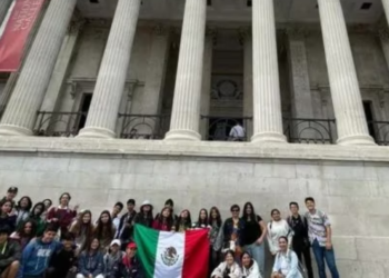 Este martes, llegaron a México estudiantes lasallistas de Puebla varados en Londres