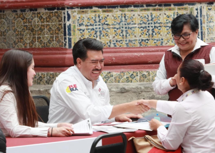 En Martes Ciudadano, gobierno estatal favorece a artesanos poblanos