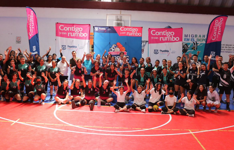 Inicia Torneo de los Barrios de Voleibol en Puebla: participan más de 300 jugadores