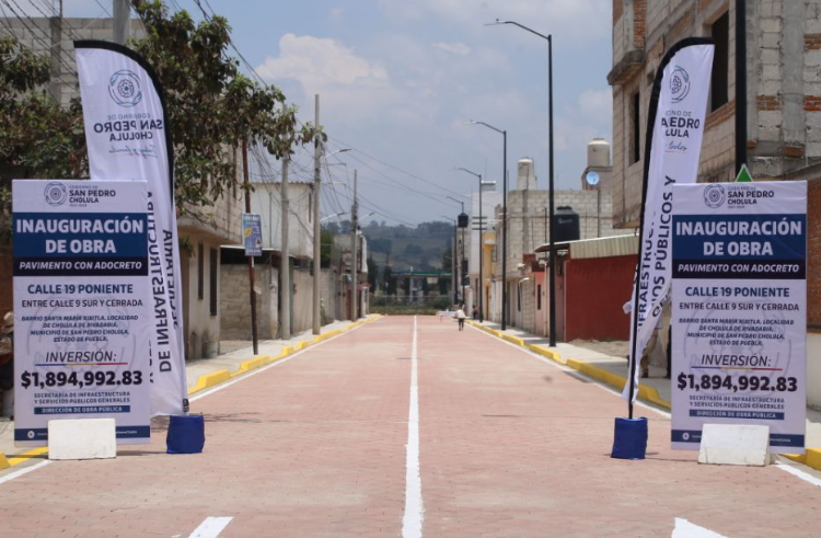 Angon entrega obra integral de calle en Xixitla
