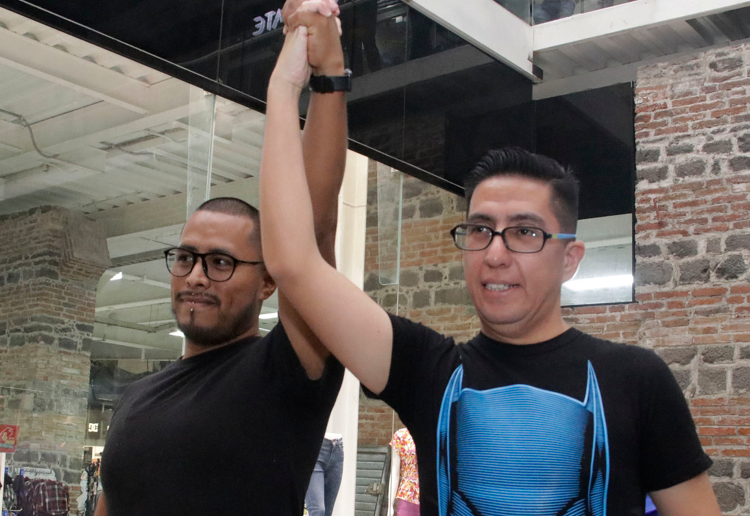 Parejas gay podrán adoptar a un menor de edad en Puebla, diputados aprueban reforma