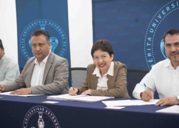 BUAP firma convenio con Sindicatos del SNTE y del SNSS