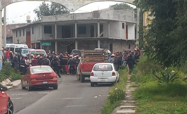Pobladores del Citlaltépetl amenazan con agredir a turistas por carecer de agua potable