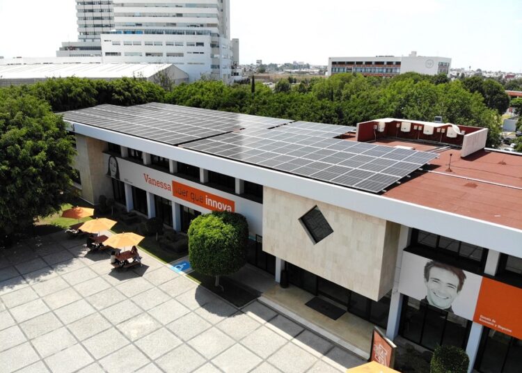 Anáhuac Puebla coloca paneles solares en sus instalaciones