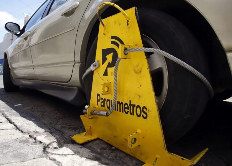 Se han colocado 24 arañas a automóviles sin placas