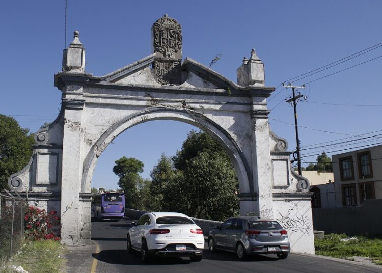 Amonestan verbalmente a conductores que rebasan límite de velocidad en Puente de México