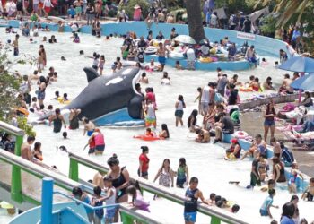 Balnearios y parques acuáticos prevén repunte de 15%