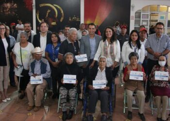 SMDIF de San Andrés Cholula y Oxxo entregan 50 auxiliares auditivos