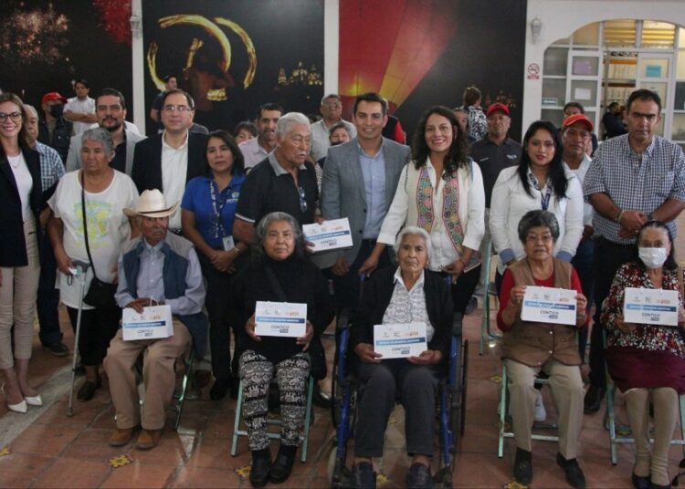 SMDIF de San Andrés Cholula y Oxxo entregan 50 auxiliares auditivos