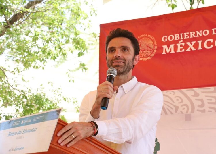 755 mil estudiantes poblanos reciben beca ‘Benito Juárez’